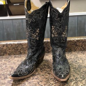 Corral Vintage Distressed Black with Lizard Inlay